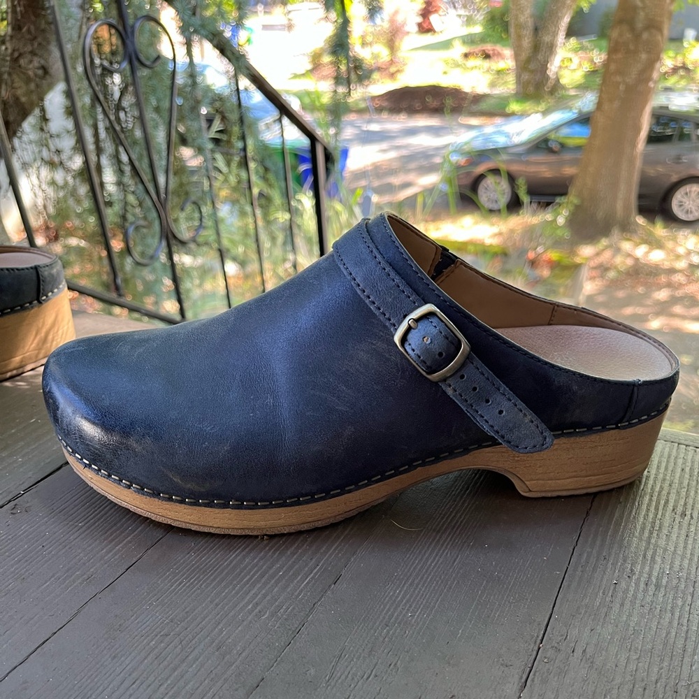 Dansko “Berry” Open Back Clog with Swivel Strap in Blue Size 42